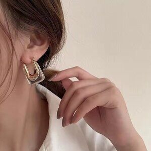 18K Gold Plated Vintage n Marbled Clear U-Shaped Huggie Hoop Earrings